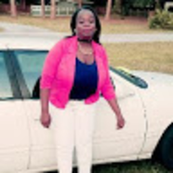 Meet your Posher, Cassandra - Picture 1 of 1